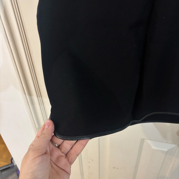 Club monaco skirt ! trim is real leather and stretchy skirt - Picture 3 of 4